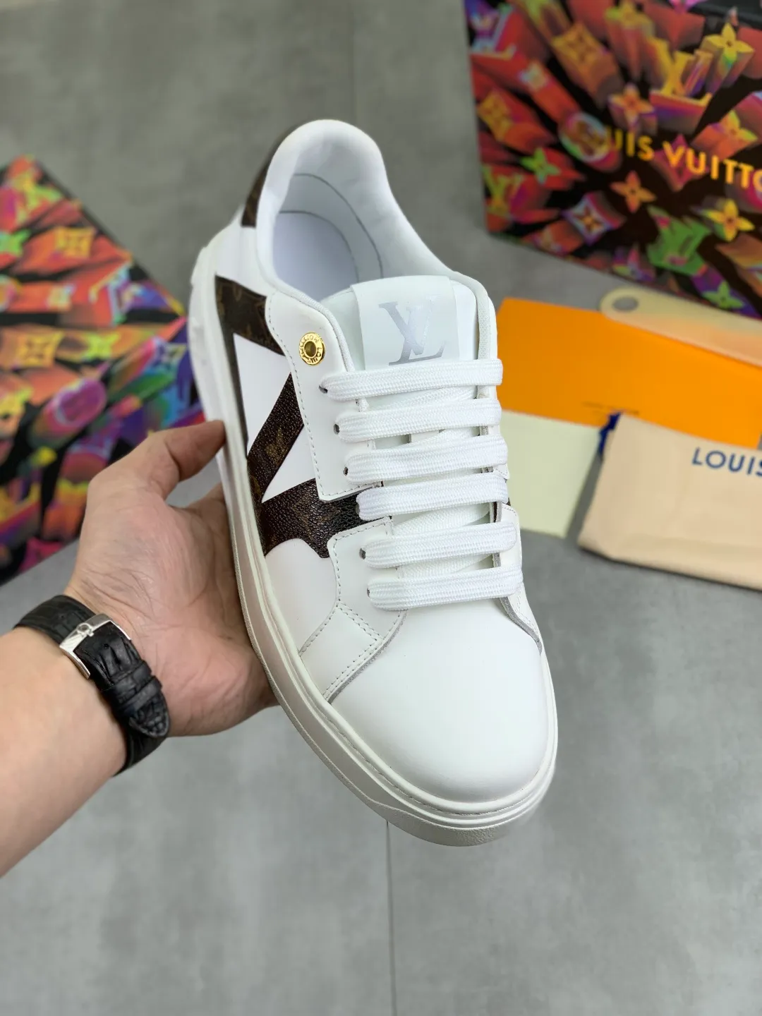 Men's men's shoes P520💰【New style】🆘High quality cowhide【Louis Vuitton】LV official website's latest model🎁casual and fashionable men's shoes👟hot style💥simple and elegant style, exclusive for trendy men. Unique official website's latest brand elements👑original decoration, fashionable and generous, the fabric is made of original denim➕comfortable and breathable mesh lining➕cow leather feet ✅The official website specifies wear-resistant casual outsole, the classic model is taken in real life🎬Color: 4️⃣colors available😍Number of codes: 38-44 Full set of packaging